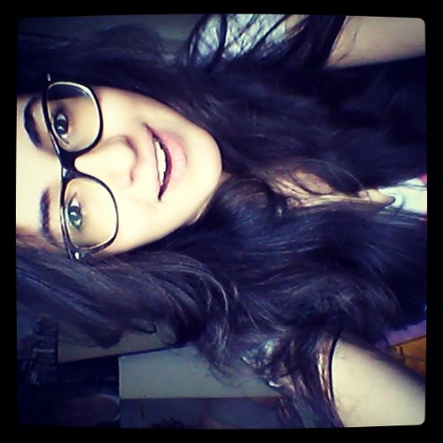 A nerd 16 y/o girl that loves drawing, singing and youtube. And One Direction, obviously.