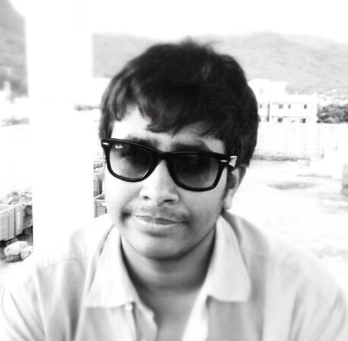 Im phani, from cali, studying medicine in india and like thai and italian food.