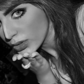 لدٌي گبرياء حِقير جَداً يفوقَ غَرورگ ، لذآ لا تِستغَربي آن ﺂتجاهٌلك و ﺂنتي بِ النسْبه لي گل شَيء !،✉