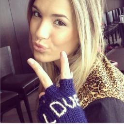 Mi Idola? Martina Nicoletti :). Ella Cambio Mi Vida,cuando la vi por primera vez... Gracias Martina Nicoletti,Gracias por Ser Como SoS... Me sigue Desde 12/6/13