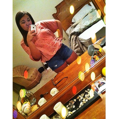 she hurt feelings , she breaks hearts , she stays quiet , she plays smart . ✨
