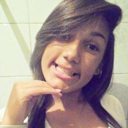 - Ficar sorrindo atooa , sorrir pra qualquer pessoa ♫