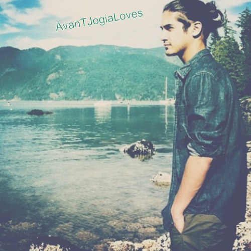 Rebecca || 23 || i follow back || huge Avan fan || est. 5/7/13