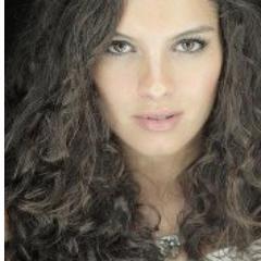 [...] Bastou um sorriso para que eu me apaixonasse por você . @anaterrablanco