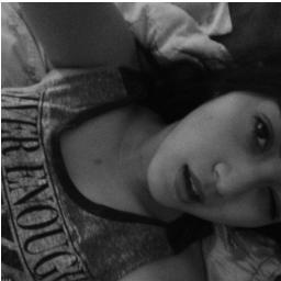 Estudiante de Odontología, Bailarina Folklorica, Amarga y Amante del drama,puedo ser de auto ayuda o de auto destrucción, depende de en qué etapa estés. . ♡