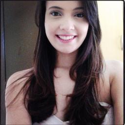 Bauruense, feia, chata, Santista e displicente. Inconstante e incessante. Quem sabe interessante. Respeito quem me respeita. PS: Sou a santástica com underline!