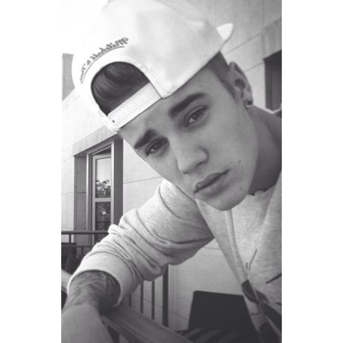 @justinbieber our future starts when you follow me