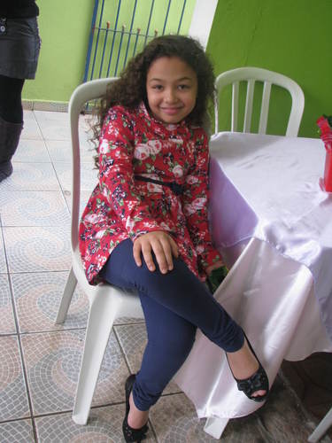 gosto muito de brincar,eu amo comer lasanha,macarrao e doces..