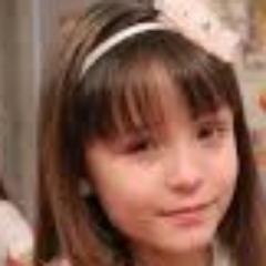 amo ver o carrossel,estar com meus amigos  e amigas e queria conhecer  gente do carrossel e adoro a larissa manoela