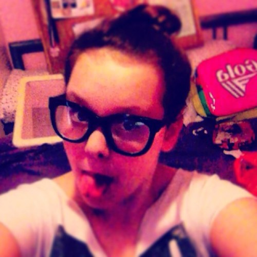 Im just a reagular girl that wants a normal life ! Please follow me on twitter and i will 100% follow you back within the next day xxx thank you