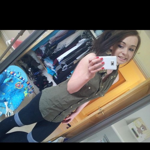 I know I'm made of mistakes, disappointments, and failures, but trust me, there's a part of me worth keeping. ♥