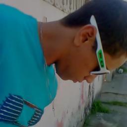 Sou legal, estrovertido, feliz de mais, as vezes chato ii irritado..
Mais mudo mto