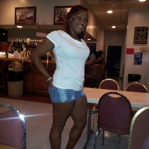 twentyonebella's profile picture. IndyGirl livin in the H annnd I LOVE DJS! #TeamILoveDJs #ColtsNation