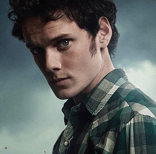 Son of Hermes. THE Master of Mischief. Gamer and full time Pyro-Enthusiast. Sugar. Brother of @the_connorstoll, best friend is @_NicoSonOfHades (Independent)