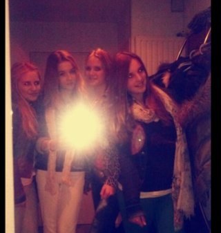 ℓινє, ℓαυgн αи∂ ℓσνє' ❤ - best friends - julia , verena, julia, merel. x