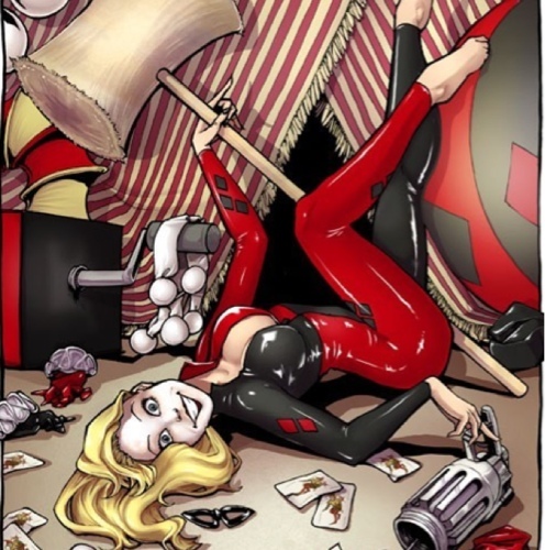 Used ta be puddin's psychiatrist, but things changed ya'know? Fell in love with him, now fightin' Batsy & his buds! I'm so in love~
|| DC RP 18+ Multiverse ||