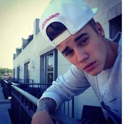 Com o Justin, aprendi que nunca devemos desistir dos nossos sonhos, sejam eles quais forem !     @justinbieber meu orgulho s2