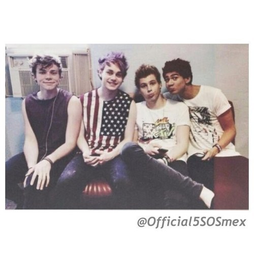 Club Oficial de 5SOS en México. Últimas noticias y fotos de los chicos de 5SOS.