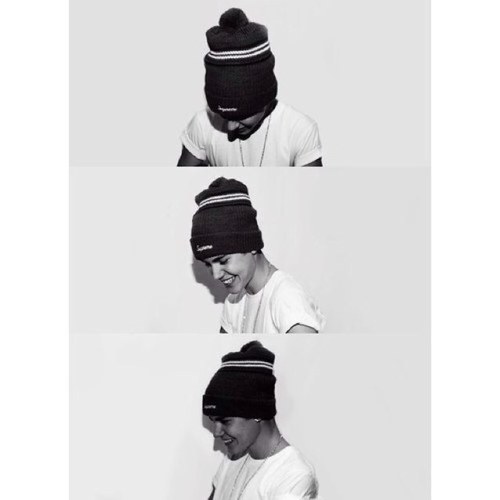 | justin Bieber|.                    
Follow me