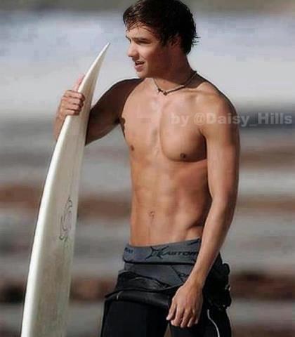 Hello. Im a 15 year old teen boy ;) Yeah Im A DIRECTIONER!! Follow me ;) x