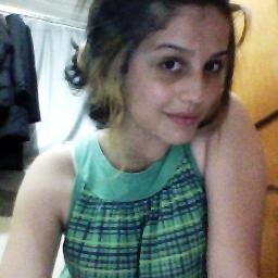 intensa. hiperativa. 
na maioria das vezes, demais.      .-.


poucos e chatos twittes. (: