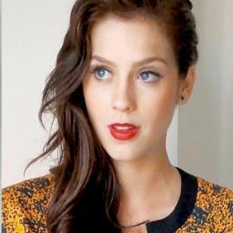 Primeiro e oficial fã clube dedicado pra atriz cantora Sophia Abrahão. Aqui você encotra noticias sobre ela.