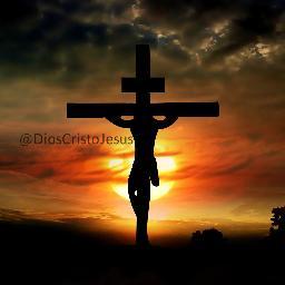 Hombre es aquel que dobla sus rodillas ante DIOS.