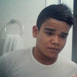 16 anos , esporte , amigos , musica , role , futebol.
