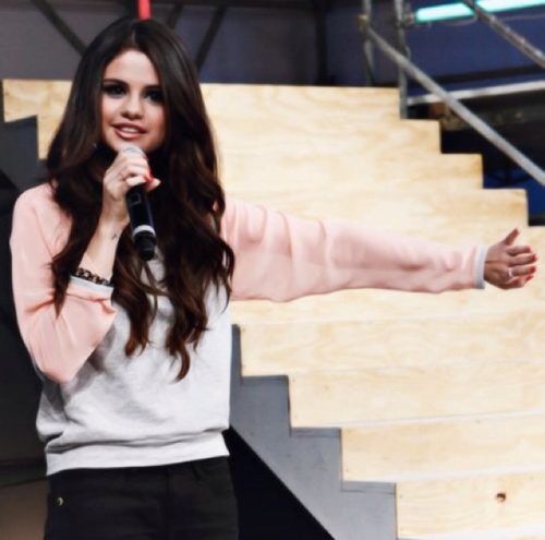 SelenFaker's profile picture. horny and craving pizza ♡