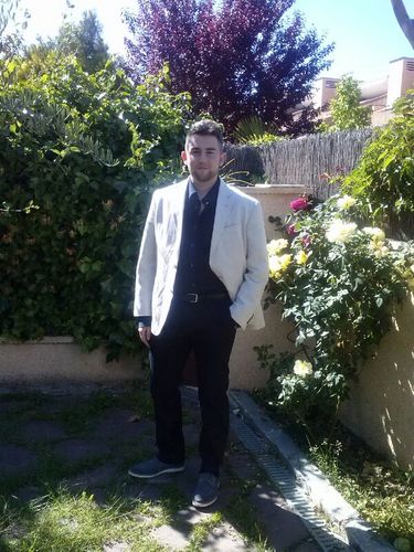 Bueno no tengo nada de especial me gusta el futbol la buena musica salir por hay etc etc.