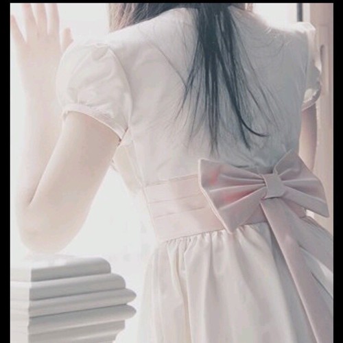 آمنيتي صغيرهہَ'ه ، ﯙهي آن يبقىٌ معيّ
منَ آحبہَ'ه آلى'ء آن : آفقد آنفآسي...!