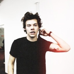 follow @Sunlighthxrry or i unfollow
