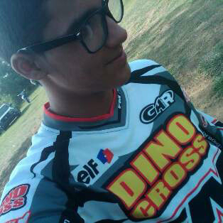 Naci el 2 de enero del 1997 ,soy estudiante de secundaria. Megusta el motocross y el surf
