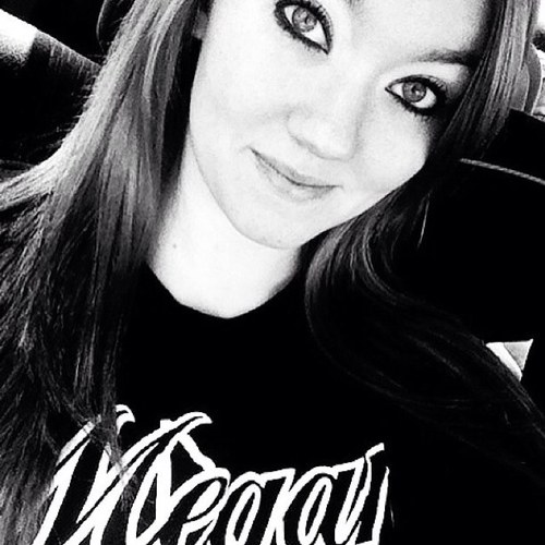 Wife, Mother, and Photographer❤Lover of underground music❤