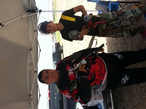 im a sophomore c/o 16 I love paintball and hunting ★♡