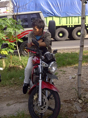 sam_shuvit's profile picture. lamongan,18 0ktober 1992 tlp:081553761991 pin:28da8e7f