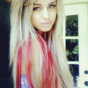 Just another girl that loves BIEBER AND 1D