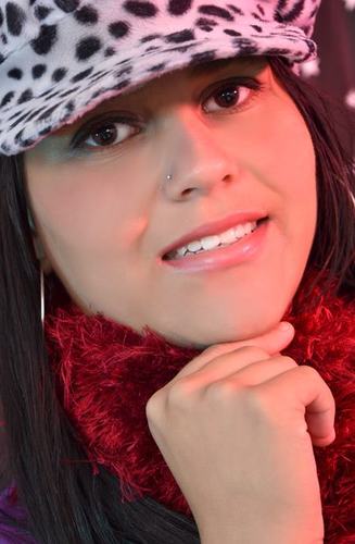 Tenho 16 anos , sou timida , amo sair com meus amigos e amigas , amo minha familia e principalmente DEUS s2