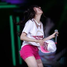 อันยองค้ะ ฉันหมีฟานี่ สาวหุ่นสะบึ้มแห่งโซซิ ฉันไม่น่ารักเท่าไหร่หรอก แต่ถ้าลองได้รักแล้วจะติดใจ ฮิฮิ -,-  ที่สำคัญ รัก ฟลว. มากนะคะ จุ้บๆ เบบี้