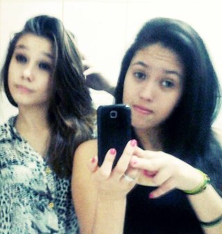 idioota, loocóna, palhaça, chaata, burra, magrela feeia, poorém eu mi amoo (: bjs