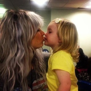 Hello im Lux || You may know me as one directions makeup artist daughter || Parody || Follow me || I love my mummy  || Harry,Liam,Louis,Niall,Zayn & Gemma. ❤ ||