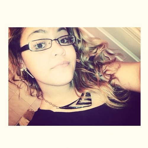 Follow My BFF ; @JetzDoe ❤