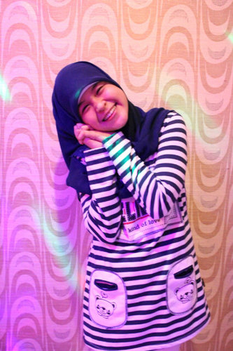 Lulusan Ilmu Komunikasi Universitas Airlangga | Ig: febrywidy | Worker, Wife, and Bunda