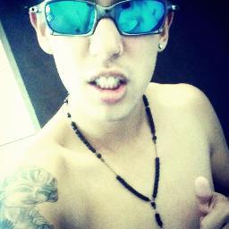 - Virei o assunto das bandidas & o sonho de consumo das donzelas , enquanto tu busca o sentido da vida, eu vou vivendo nela (88*