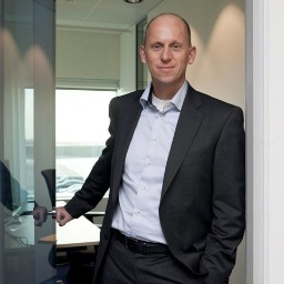 Directeur zakelijke markt bij Meeùs. Wil elke dag het beste uit mezelf en omgeving halen. Sportliefhebber, PSV zwemmen en PSV Voetbal. Gek op reizen en duiken,