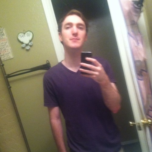 Name is Tommie, Capricorn, Simple. Music, Money, Friends, Love to chat, Love Life. Follow me! :)