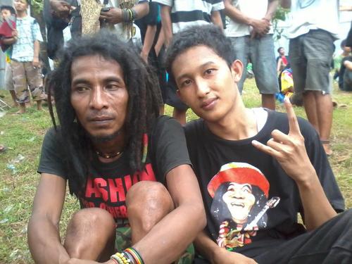 yosi tri wahyudi | luv @thamithaaa | like SKA and Reggae music | keep respect and stabil mand !