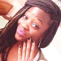 . * Suis moi J'te suis , Fuis moi J'te fuis *.   Hahaha ;)            #Teamhand .  #TeamDancehall