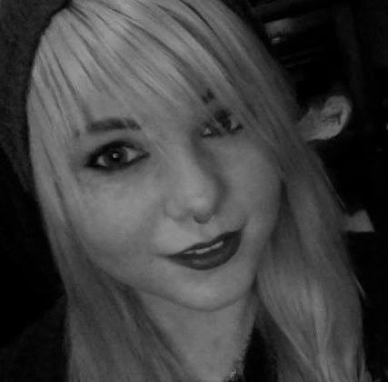 ParisDard's profile picture. 17 | bisexual | slag | Hi my names Paris and I'm an alcoholic.