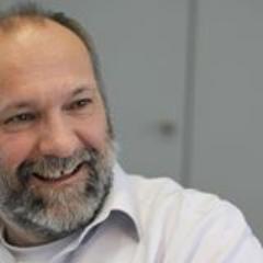 ex Gewestelijk Secretaris BBTK-Antwerpen.Zet zich in voor LGBT-rechten.